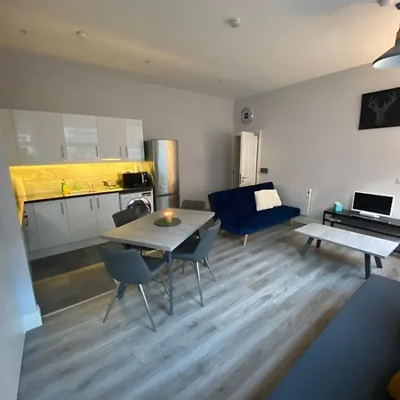 Modern And Spacious City Centre Apartment *